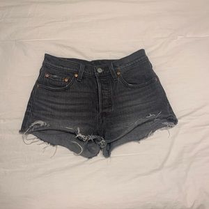 Black 501 Levi’s shorts
